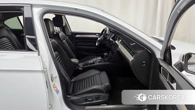 Volkswagen Passat GT (B8) 2021 Белый из Кореи, фото 2