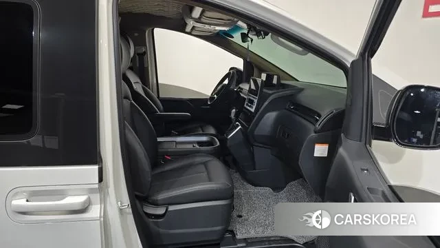 Hyundai Staria 2025 Белый из Кореи, фото 2