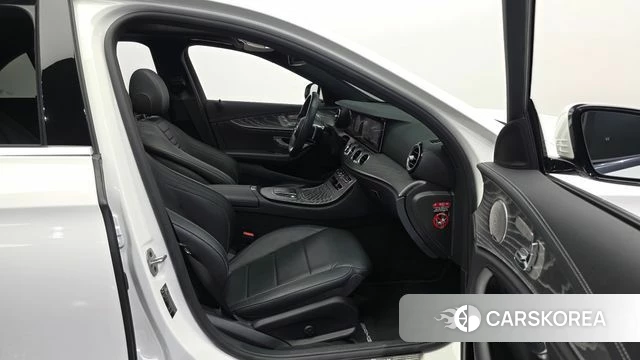 Mercedes-Benz E-Class W213 2021 Белый из Кореи, фото 2