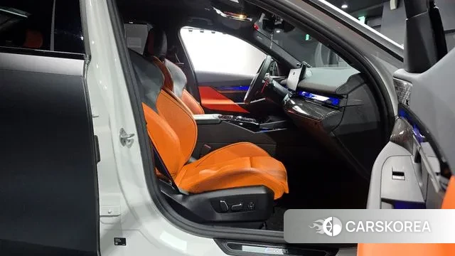 BMW M5 (G90) 2025 Черный из Кореи, фото 2