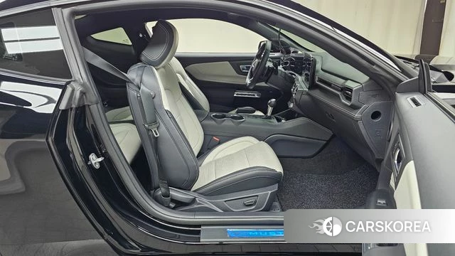 Ford Mustang 7th Generation 2025 Черный из Кореи, фото 2