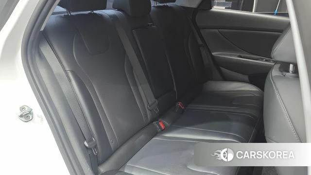 Hyundai Avante Hybrid (CN7) 2021 Белый из Кореи, фото 2