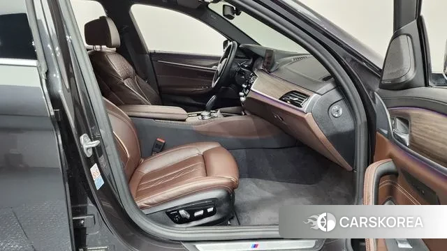 BMW 5 Series (G30) 2020 Серый из Кореи, фото 2