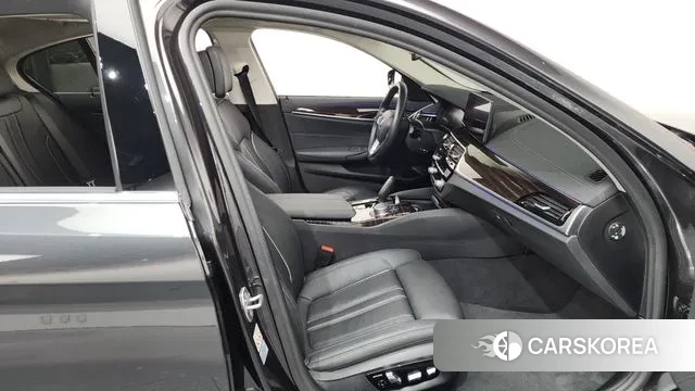 BMW 5 Series (G30) 2021 Серый из Кореи, фото 2