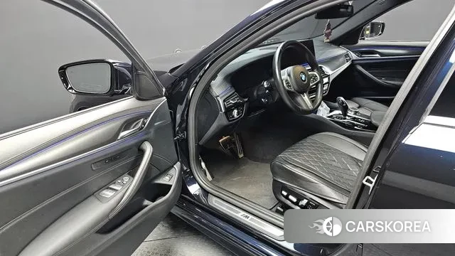 BMW 5 Series (G30) 2022 Черный из Кореи, фото 2