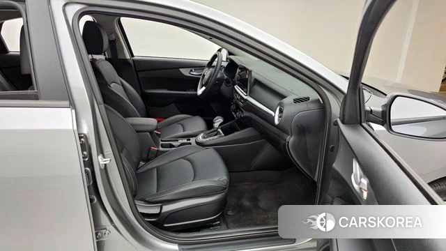 Kia The New K3 2nd generation 2024 Серый из Кореи, фото 2