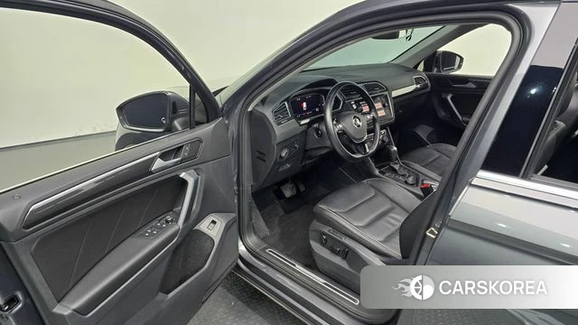 Volkswagen Tiguan second Generation 2020 Серый из Кореи, фото 2