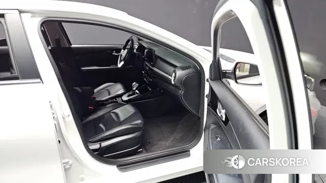 Kia The New K3 2nd generation 2021 Белый из Кореи, фото 2