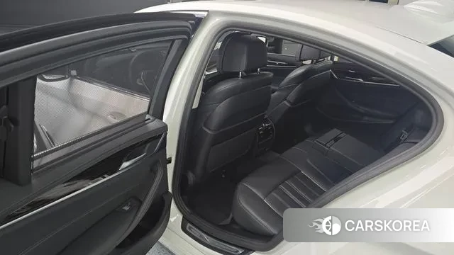 BMW 5 Series (G30) 2022 Белый из Кореи, фото 2