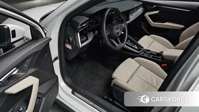 Audi A3 (8Y) 2023 Белый из Кореи, фото 2