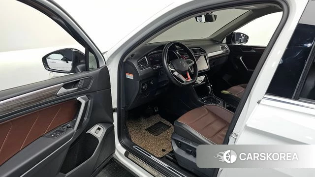 Volkswagen Tiguan Allspace 2024 Белый из Кореи, фото 2