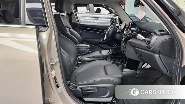 Mini Cooper 2023 Песочный из Кореи, фото 2