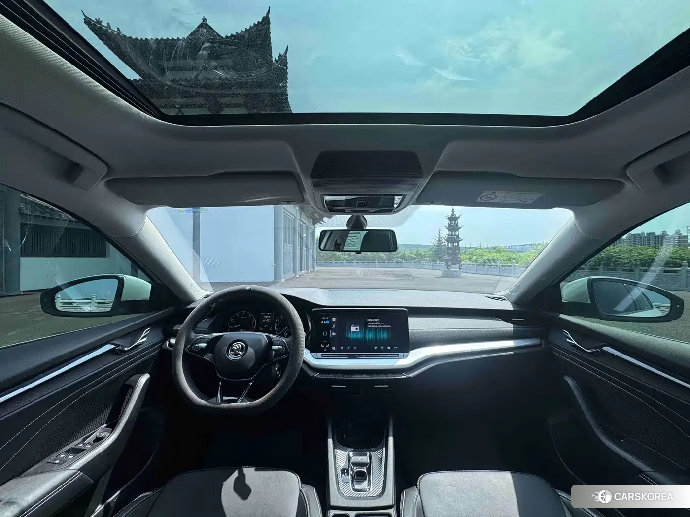 Skoda Octavia 2023 Белый из Китая, фото 2