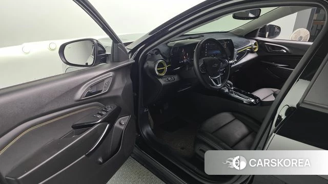 Chevrolet (GM Daewoo) Trax Crossover 2025 Черный из Кореи, фото 2