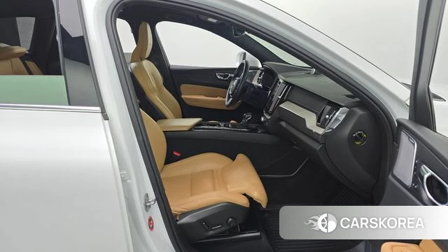 Volvo XC60 second Generation 2019 Белый из Кореи, фото 2