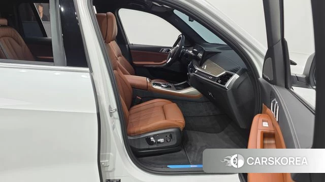 BMW X7 (G07) 2024 Белый из Кореи, фото 2