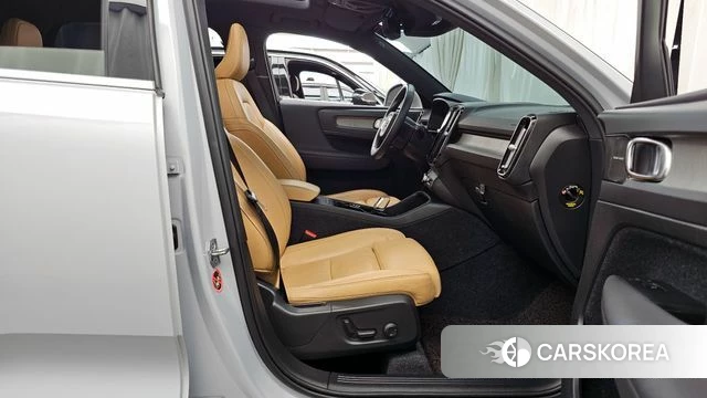 Volvo XC40 2020 Серебряный из Кореи, фото 2