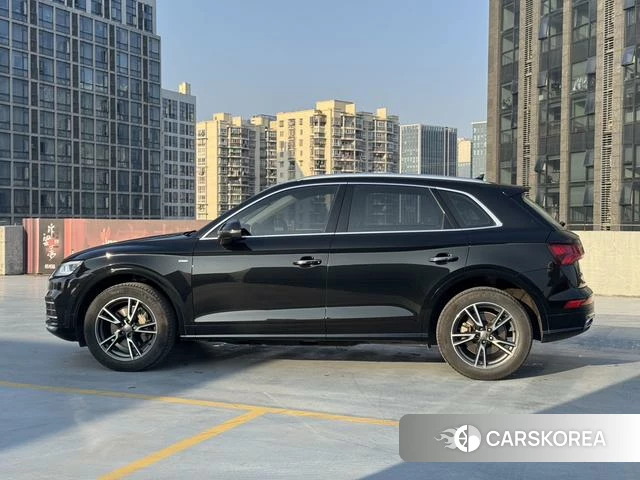 Audi Q5L 2020 Черный из Китая, фото 2