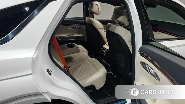 Genesis GV70 2024 Белый из Кореи, фото 2