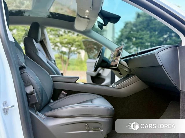 Tesla Model Y 2025 Белый из Кореи, фото 2