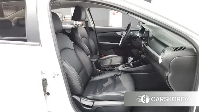 Kia The New K3 2nd generation 2021 Белый из Кореи, фото 2