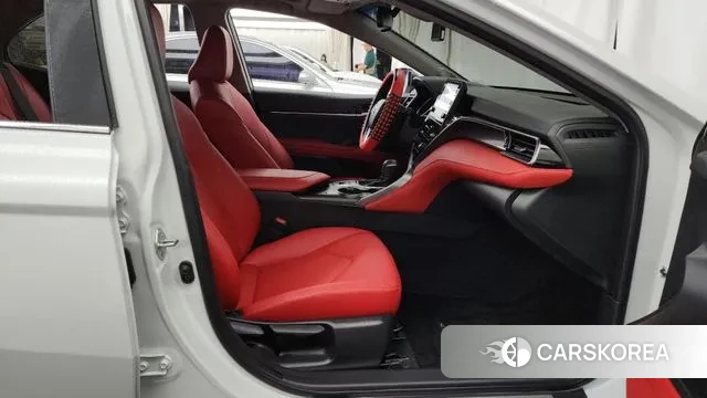 Toyota Camry (XV70) 2024 Белый из Кореи, фото 2