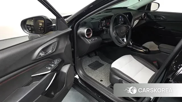 Chevrolet (GM Daewoo) Trax Crossover 2024 Черный из Кореи, фото 2