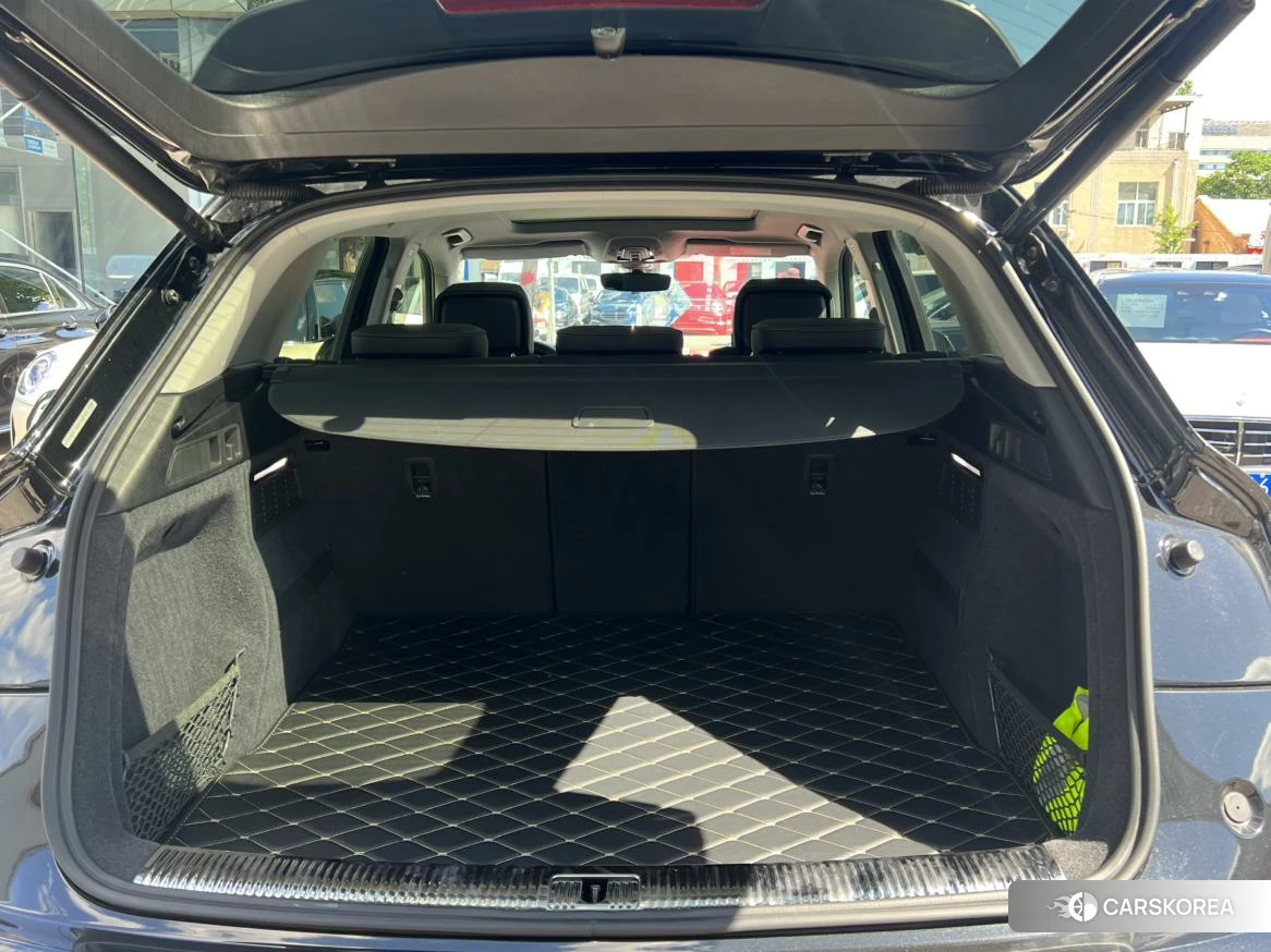Audi Q5L 2021 Черный из Китая, фото 2