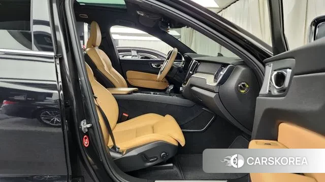 Volvo XC60 second Generation 2020 Черный из Кореи, фото 2