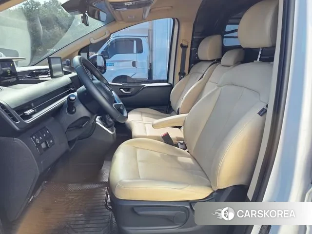 Hyundai Staria 2025 Белый из Кореи, фото 2