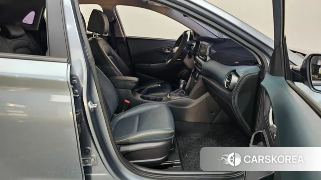 Hyundai Kona 2018 Светло-серебряный цвет из Кореи, фото 2