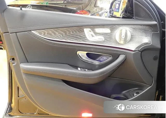 Mercedes-Benz E-Class W213 2022 Черный из Кореи, фото 2