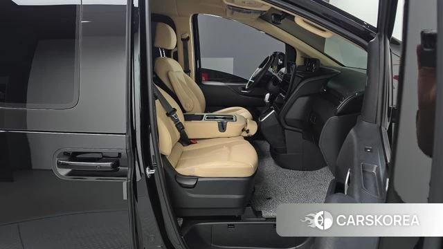 Hyundai Staria 2025 Черный из Кореи, фото 2