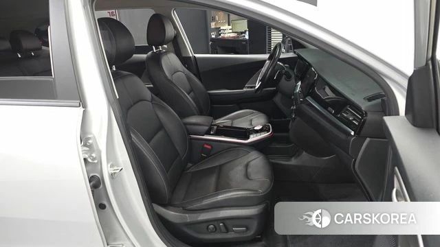 Kia Niro Plus 2022 Серебряный из Кореи, фото 2