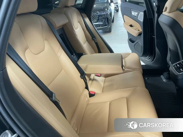 Volvo XC60 second Generation 2024 Черный из Кореи, фото 2