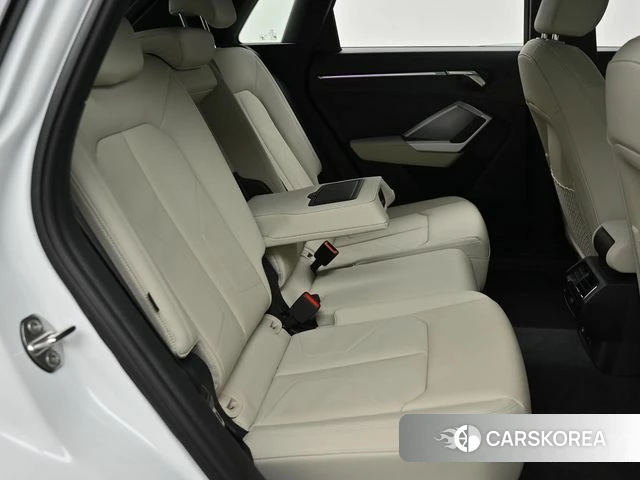 Audi Q3 (F3) 2025 Белый из Кореи, фото 2