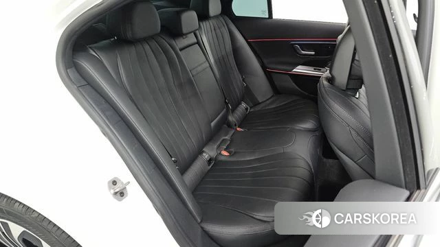 Mercedes-Benz E-Class W214 2025 Белый из Кореи, фото 2