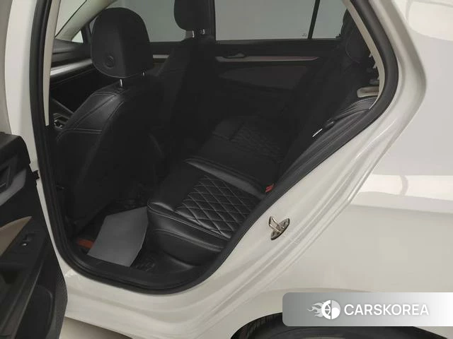Volkswagen Golf 2024 Белый из Китая, фото 2