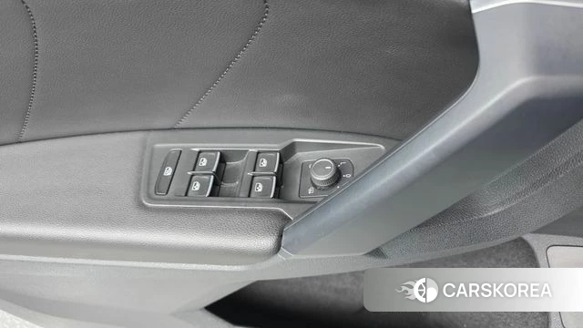 Volkswagen Tiguan second Generation 2022 Белый из Кореи, фото 2