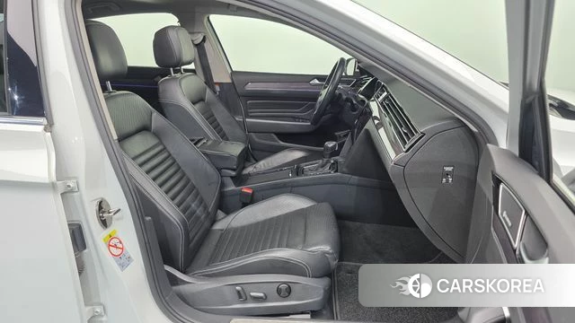 Volkswagen Passat GT (B8) 2021 Белый из Кореи, фото 2