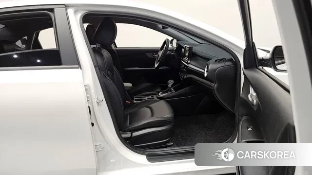 Kia The New K3 2nd generation 2022 Белый из Кореи, фото 2