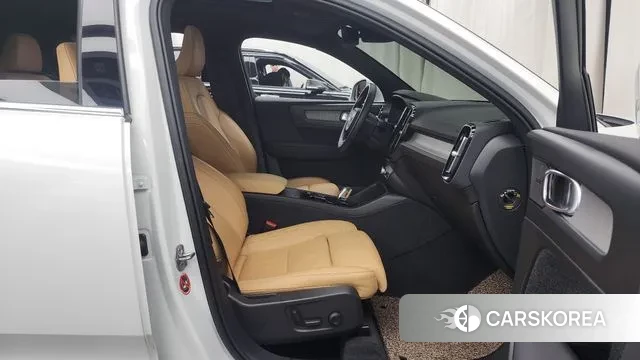 Volvo XC40 2022 Белый из Кореи, фото 2