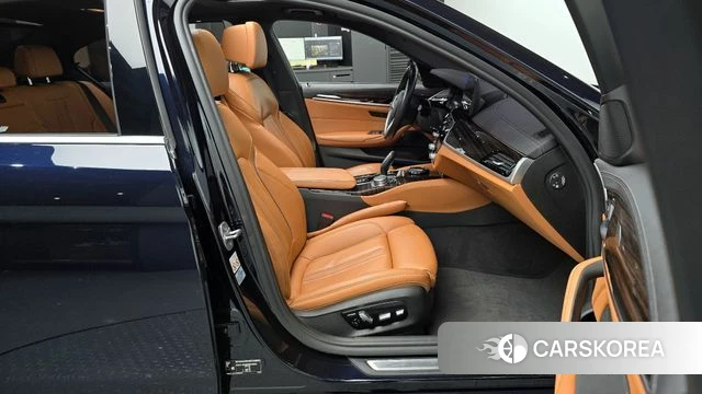 BMW 5 Series (G30) 2022 Черный из Кореи, фото 2