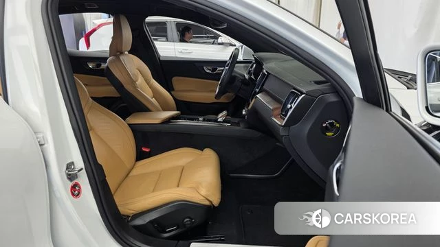 Volvo S60 3rd generation 2021 Белый из Кореи, фото 2