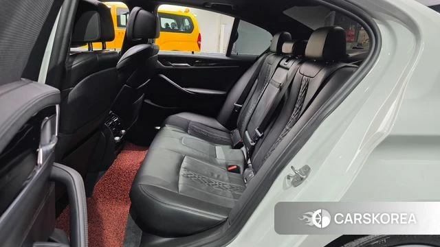 BMW 5 Series (G30) 2019 Белый из Кореи, фото 2