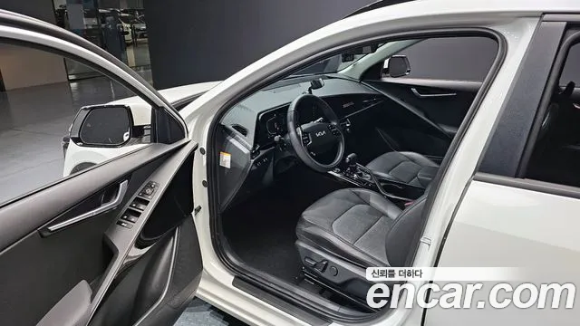 Kia Di Ol Nu Niro 2022 Белый из Кореи, фото 2