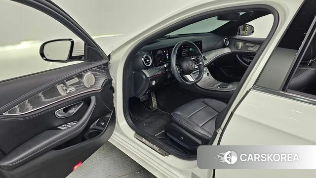 Mercedes-Benz E-Class W213 2022 Белый из Кореи, фото 2