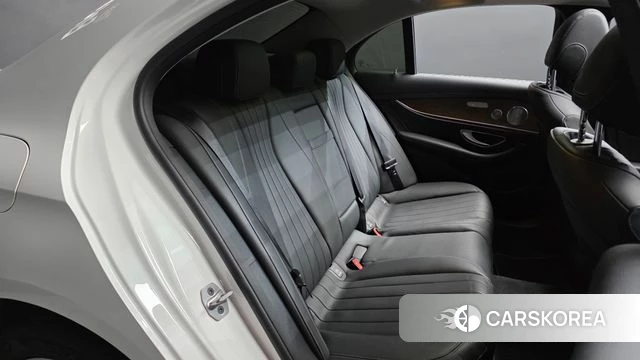 Mercedes-Benz E-Class W213 2019 Белый из Кореи, фото 2