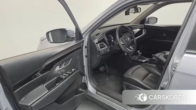 Ssangyong Beautiful Korando 2023 Светло-серебряный цвет из Кореи, фото 2