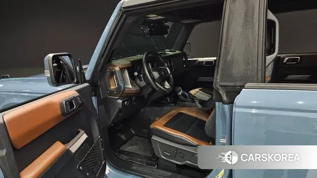 Ford Bronco 6th Generation 2023 Небесно-голубой из Кореи, фото 2